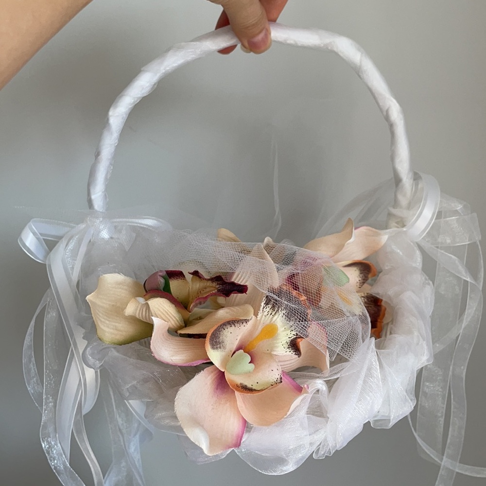 2pcs Wedding Flower Girls White Petal Baskets With Ribbons